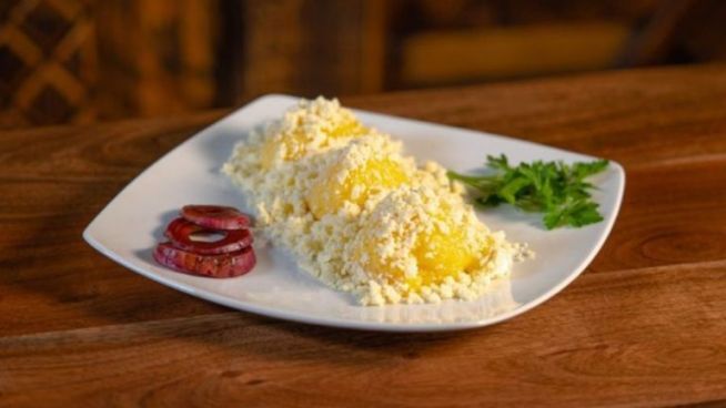 Polenta mit Käse und Sauerrahm – Mămăligă cu Brânză și Smântână – Rumänien